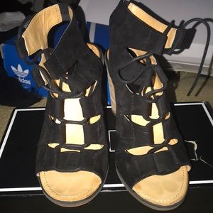 Melrose and Market wedges